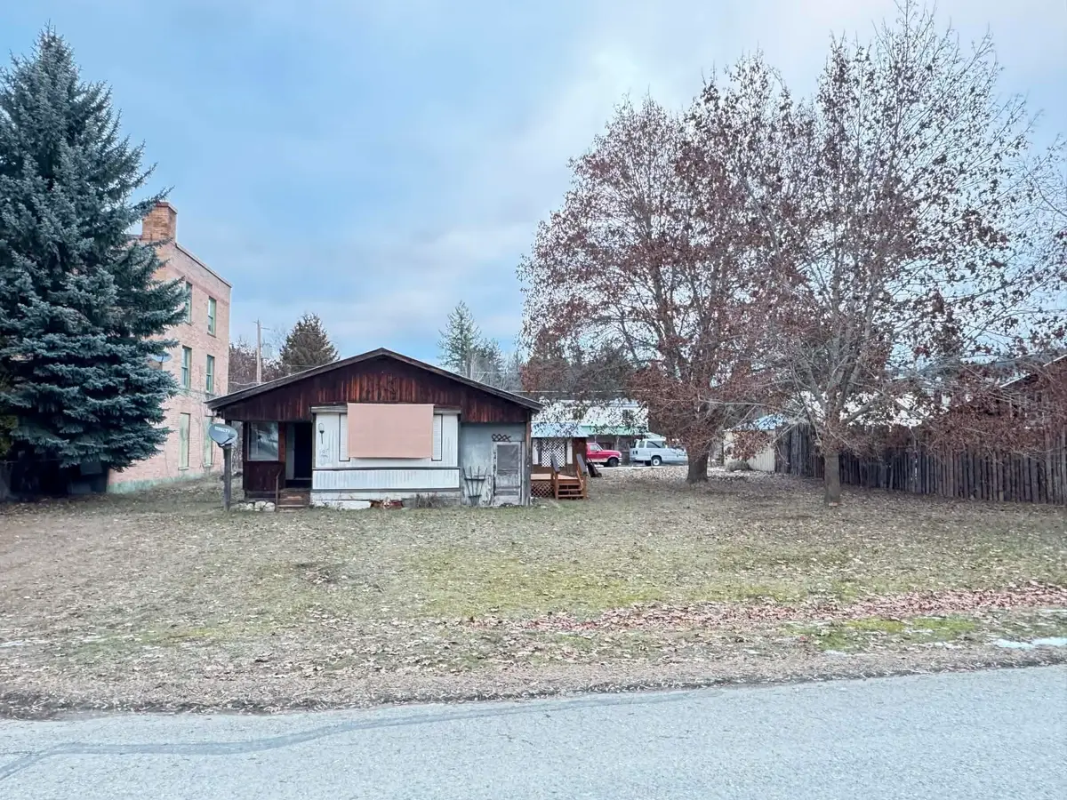 107 E 4th Ave, Metaline Falls, WA 99153 - Image #1