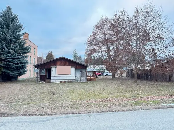 107 E 4th Ave, Metaline Falls, WA 99153