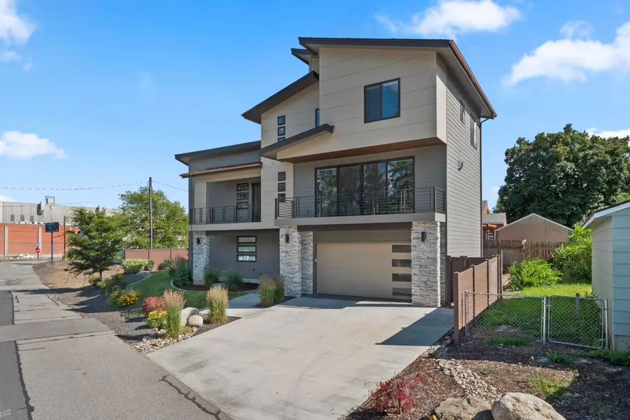 8928 E South Riverway Ave, Millwood, WA 99212 - #2