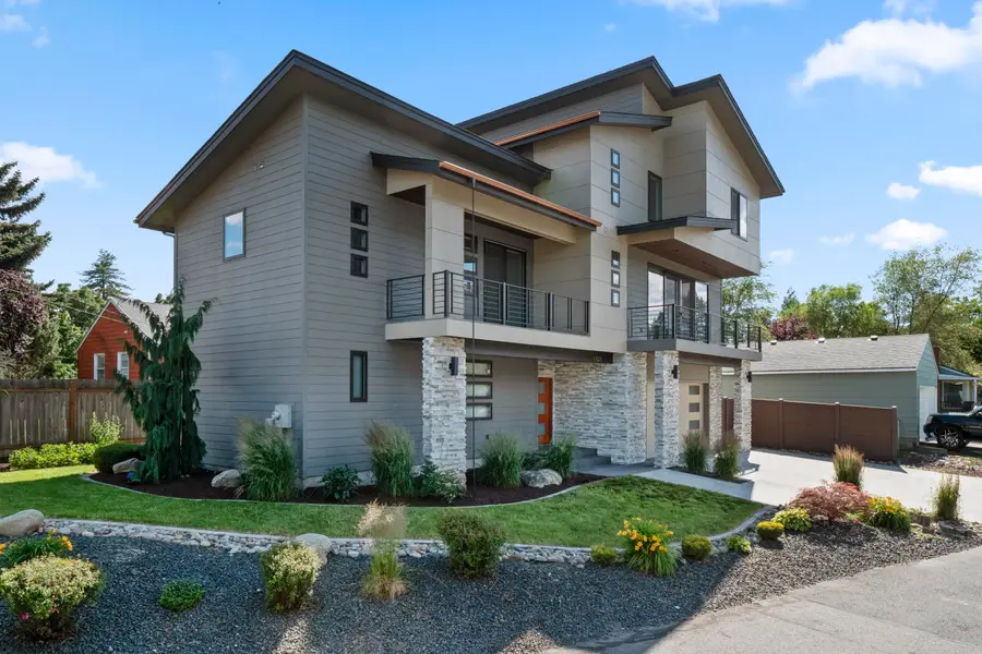 8928 E South Riverway Ave, Millwood, WA 99212 - #3