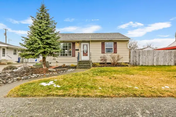 5725 N E St, Spokane, WA 99205