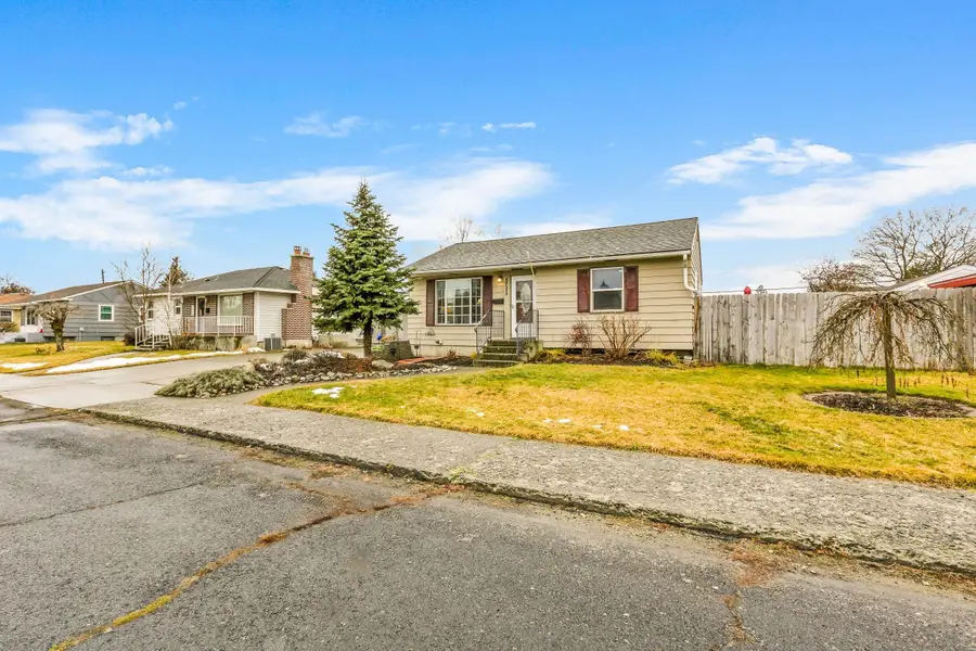 5725 N E St, Spokane, WA 99205 - Image #2