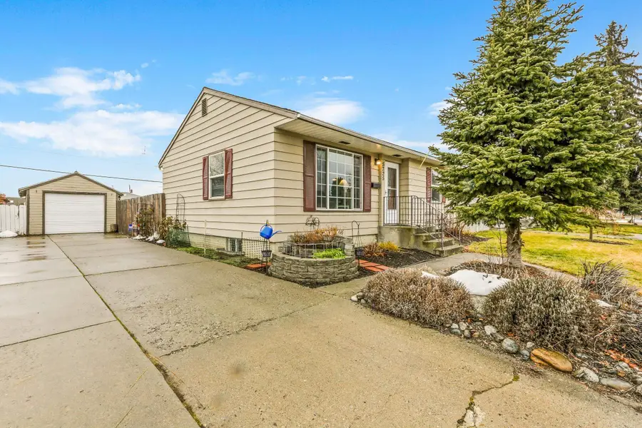 5725 N E St, Spokane, WA 99205 - Image #3
