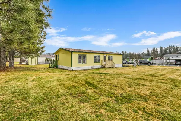 3110 E Chattaroy Rd, Chattaroy, WA 99003