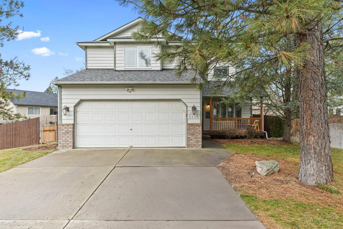 8205 E Sommerset Dr, Spokane, WA 99217 - #1