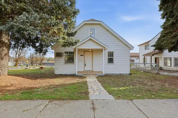 821 3rd St, Cheney, WA 99004