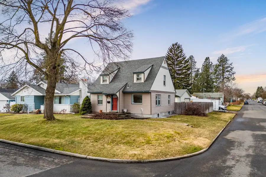 4227 N Atlantic Dr, Spokane, WA 99205 - Image #2