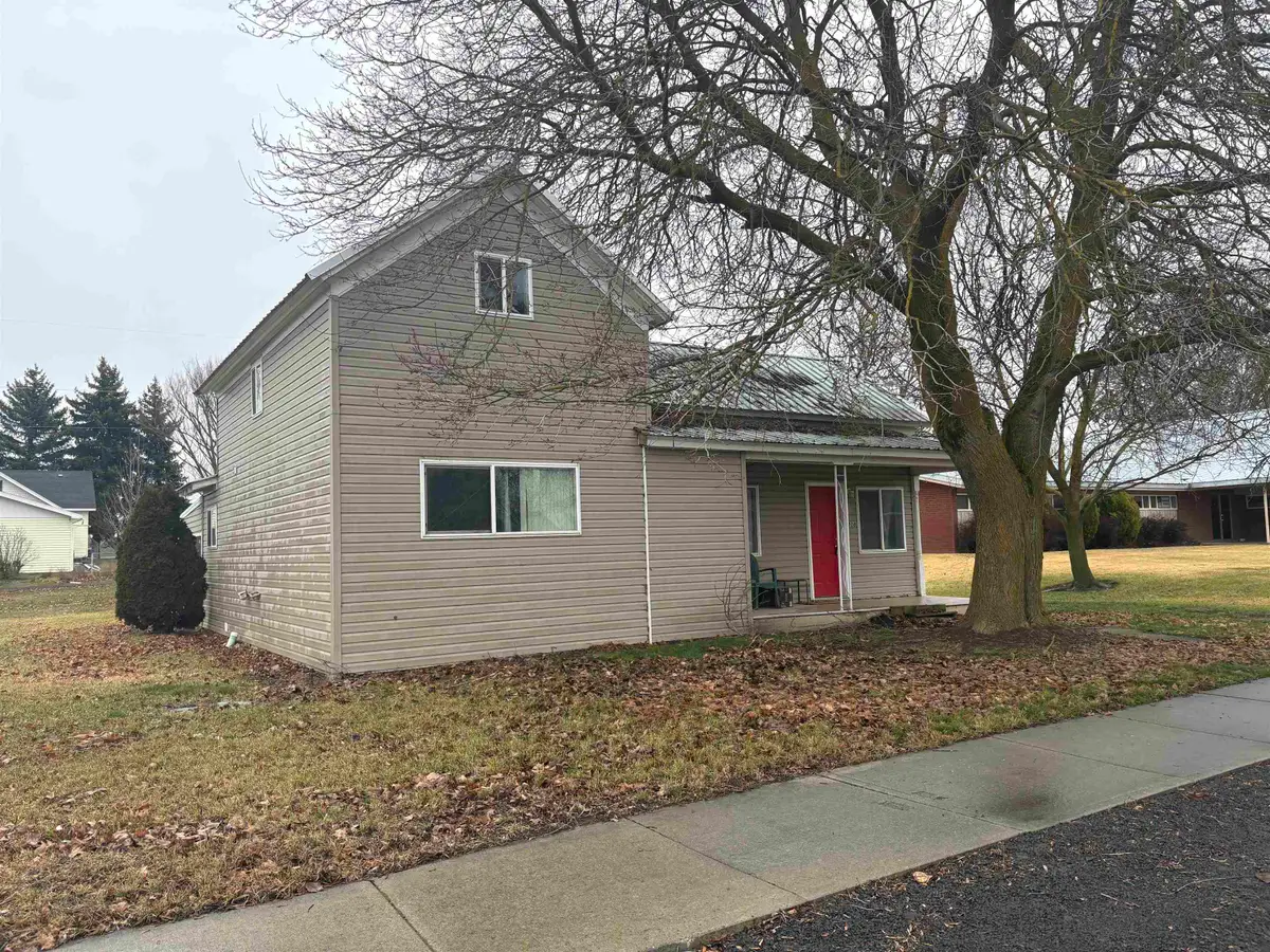 208 N 3rd St, Harrington, WA 99134 - #1