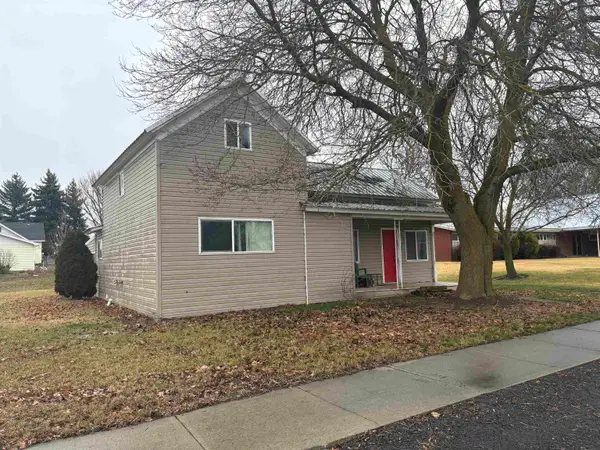 208 N 3rd St, Harrington, WA 99134