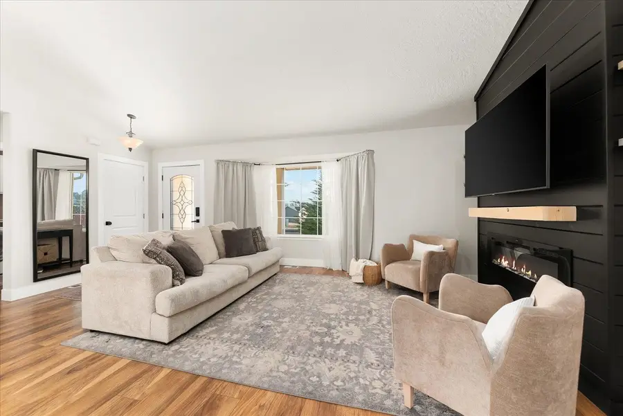 815 E Collin Ave Ave, Medical Lake, WA 99022 - #3