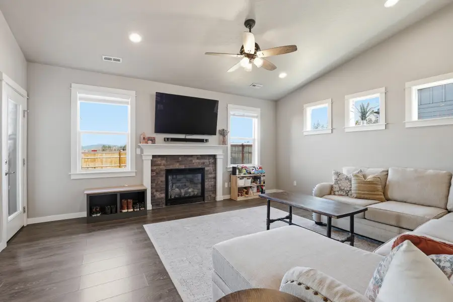 15 E E 12th St, Deer Park, WA 99006 - #2