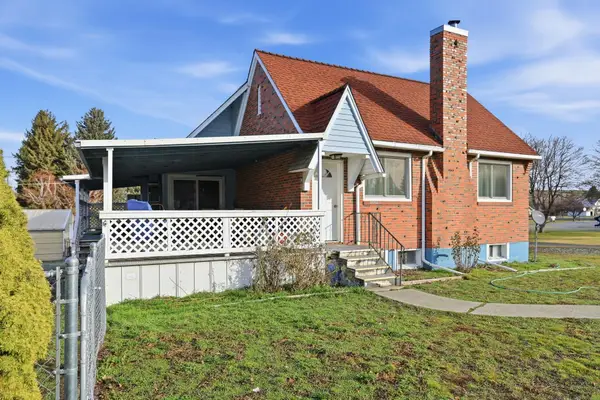 202 W Nob Hill St, St John, WA 99171