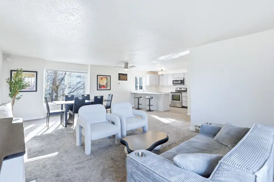 912 W Lincoln Pl #204, Spokane, WA 99204 - #3