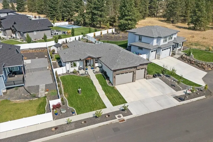 4210 W Pine Cliff Dr, Spokane, WA 99208 - #2