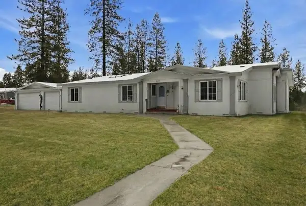 6399 Lakeview Dr, Nine Mile Falls, WA 99026