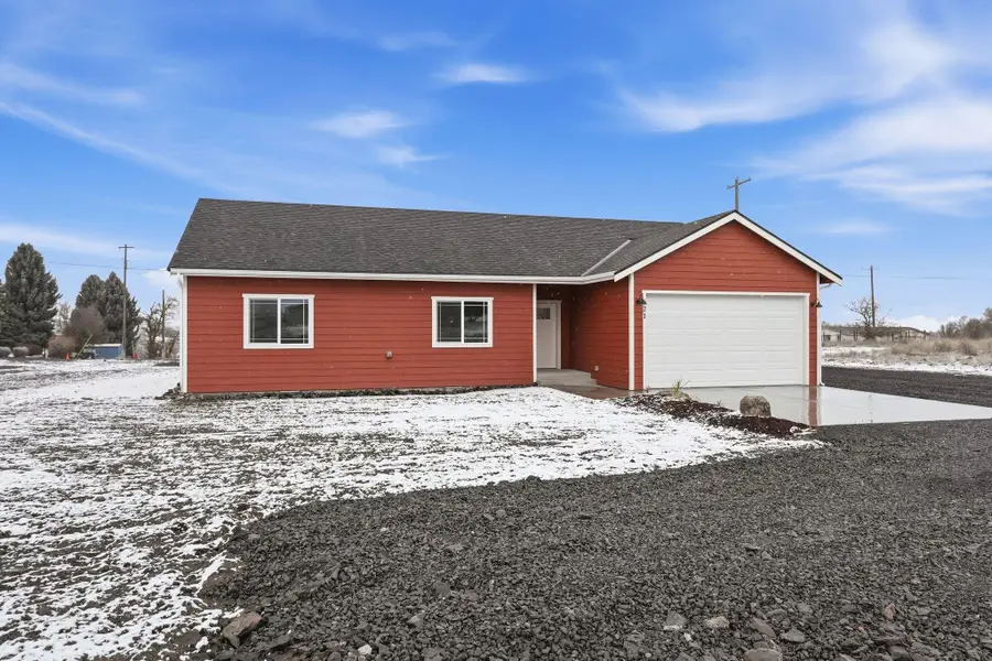 621 SW Pope Ave, Wilbur, WA 99185 - #3