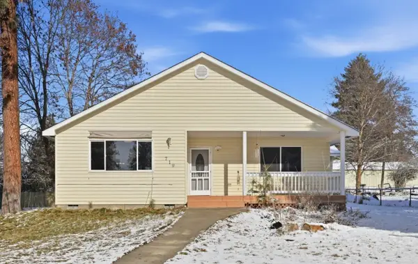 719 E B St, Deer Park, WA 99006