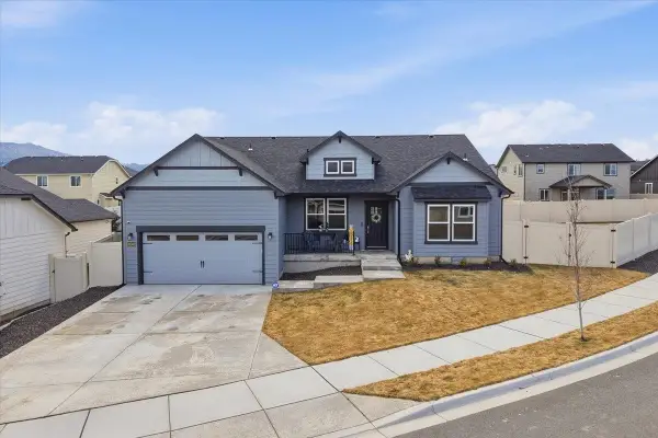 18240 E 17th Ln, Greenacres, WA 99016