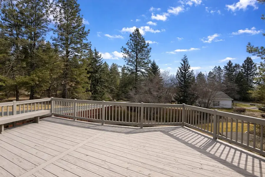 7010 N East Bluff Ct, Spokane, WA 99218 - #3