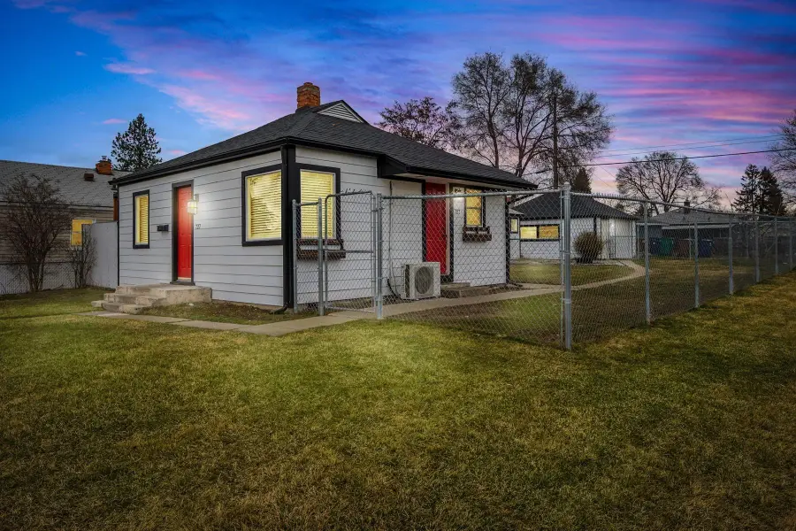 727 E Crown Ave, Spokane, WA 99207 - #2