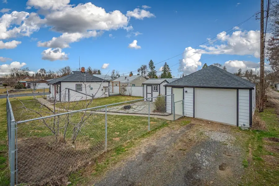727 E Crown Ave, Spokane, WA 99207 - #3