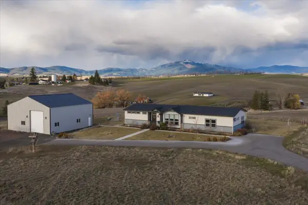 605 E B St, Rockford, WA 99030