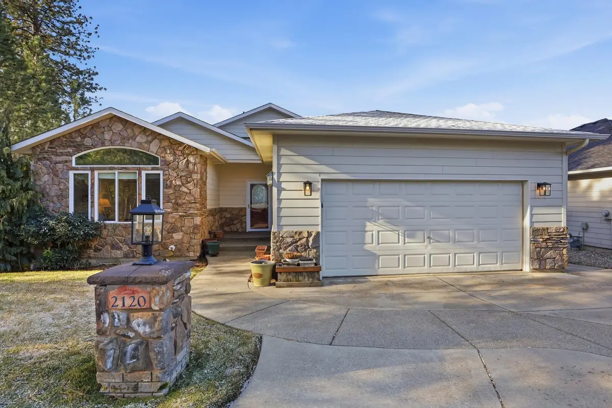 2120 E Turnberry Ln, Spokane, WA 99223 - #1