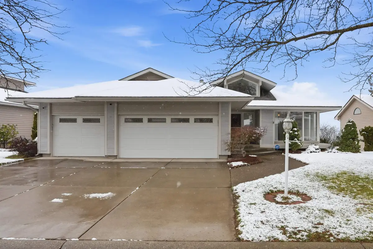 6407 N Park View Ln, Spokane, WA 99205 - #1