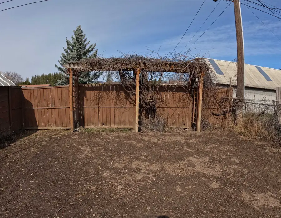 808 W Clay Ave, Chewelah, WA 99109 - #3