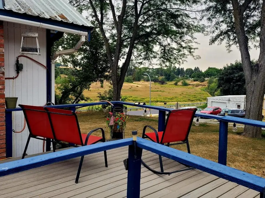 230 S Leslie St, Tekoa, WA 99033 - #3