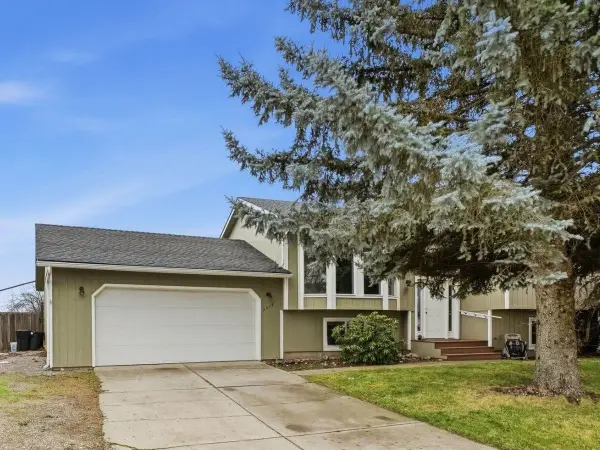 5614 N Canal Rd, Newman Lake, WA 99025