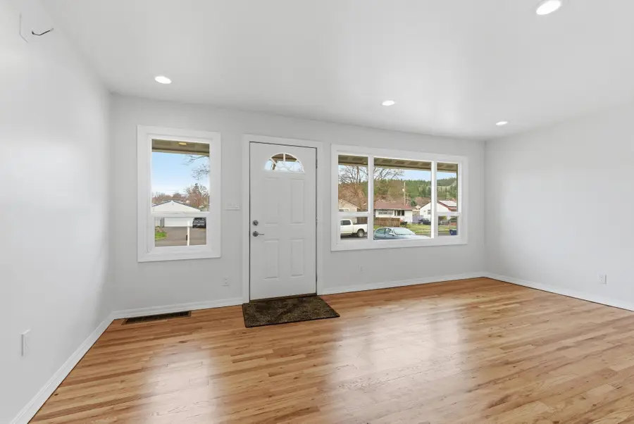 3832 E Grace Ave, Spokane, WA 99217 - #2