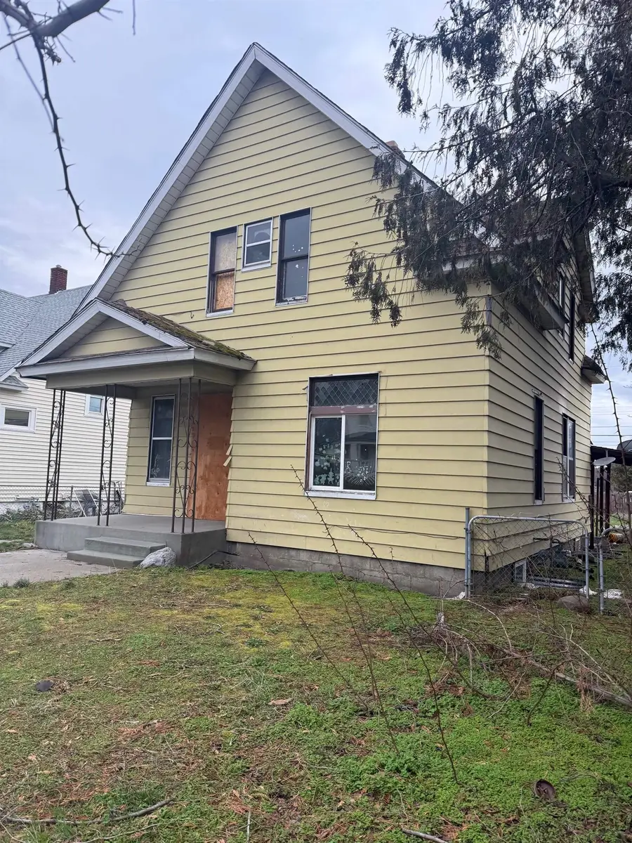 944 E Indiana Ave, Spokane, WA 99207 - #2