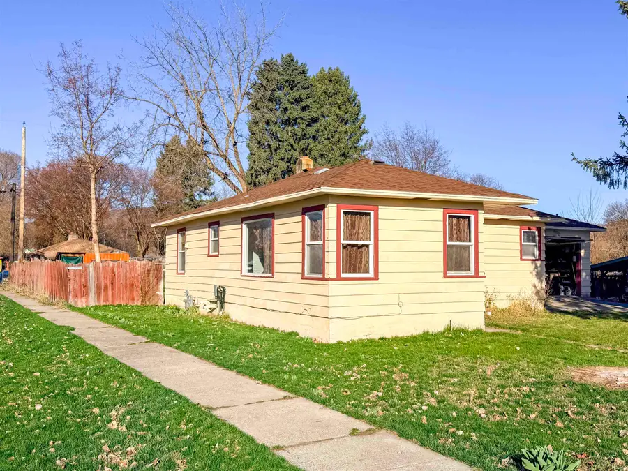 780 S Larch St, Kettle Falls, WA 99141 - #3