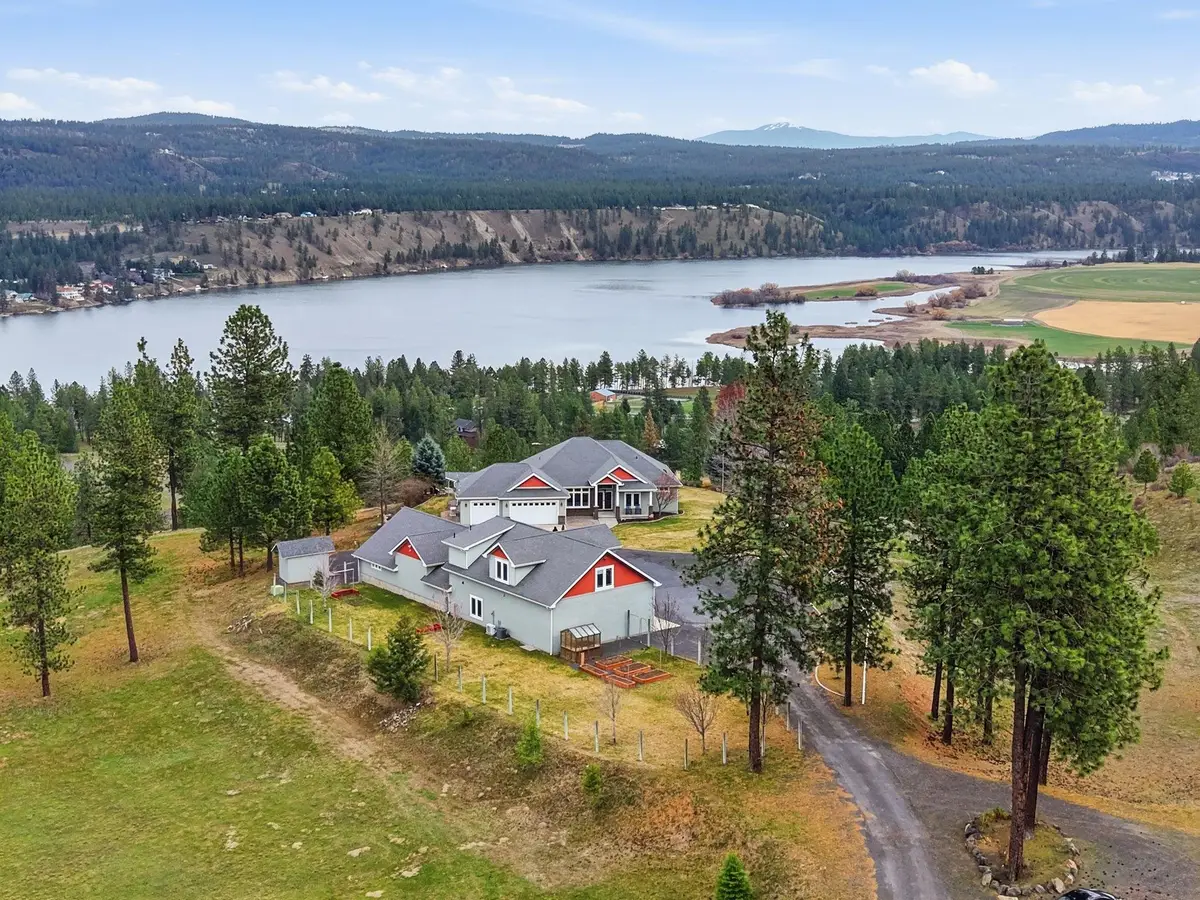 18528 N Valley Rd, Nine Mile Falls, WA 99026 - #1