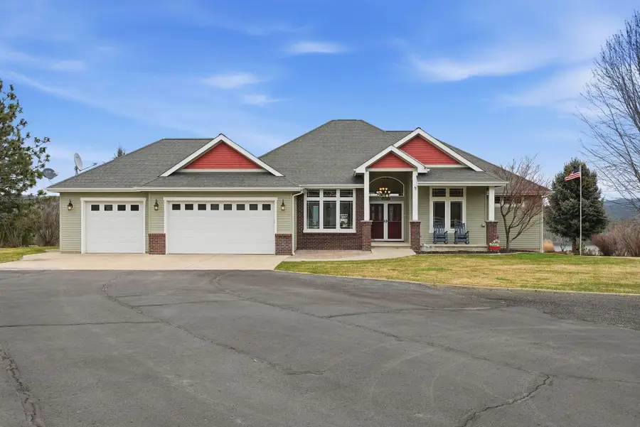 18528 N Valley Rd, Nine Mile Falls, WA 99026 - #3