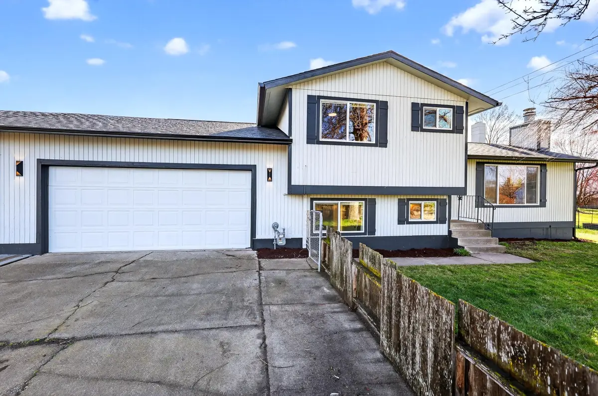 5204 N Chase Rd, Newman Lake, WA 99025 - #1