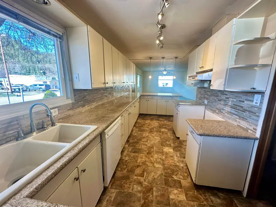 103 Selkirk St, Metaline, WA 99152 - #3