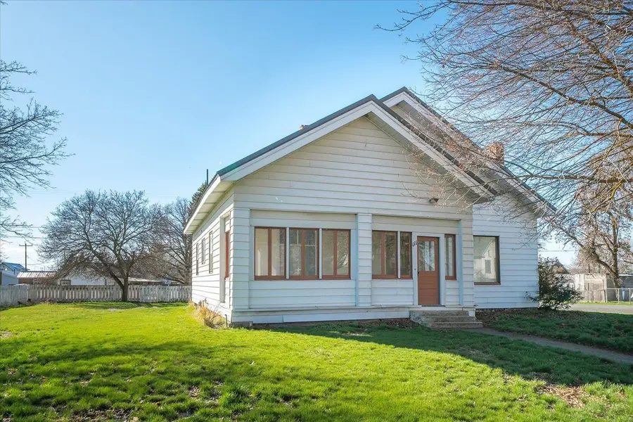 111 N 2nd St, Harrington, WA 99134 - #2