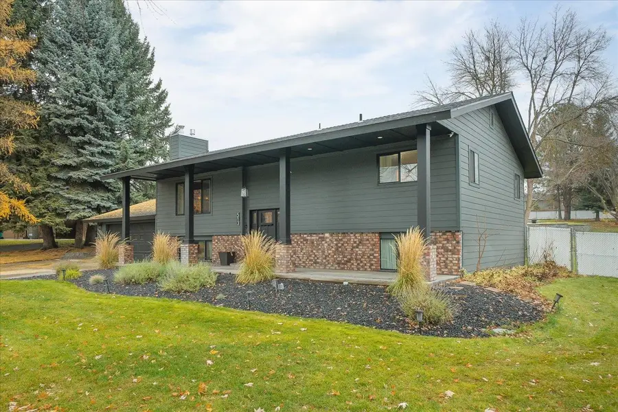 513 E Silver Pines Ct, Colbert, WA 99005 - #2