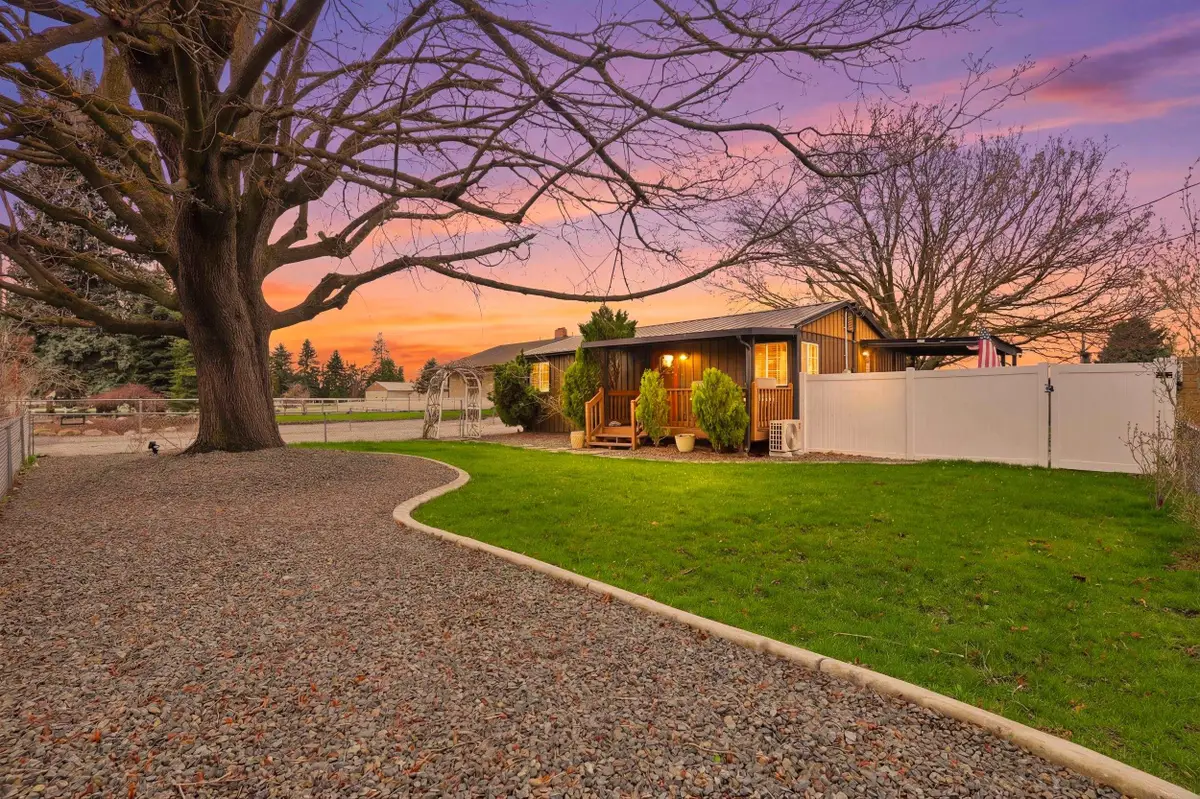 5325 N Vincent Rd, Newman Lake, WA 99025 - #1