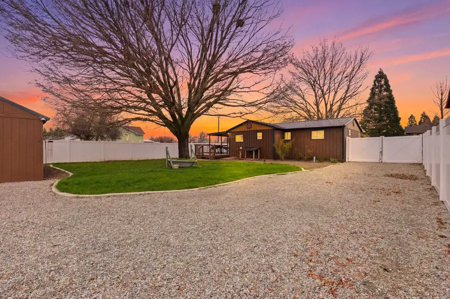 5325 N Vincent Rd, Newman Lake, WA 99025 - #2