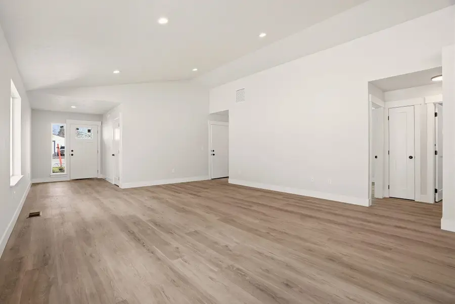 2105 N Sipple Rd, Spokane Valley, WA 99212 - #3