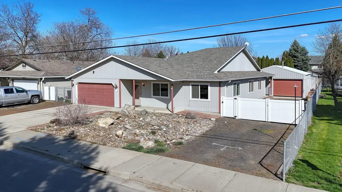 205 S Tschirley Rd, Greenacres, WA 99016 - #1