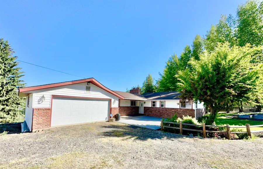 147 N Lindsey St, Tekoa, WA 99033 - #2