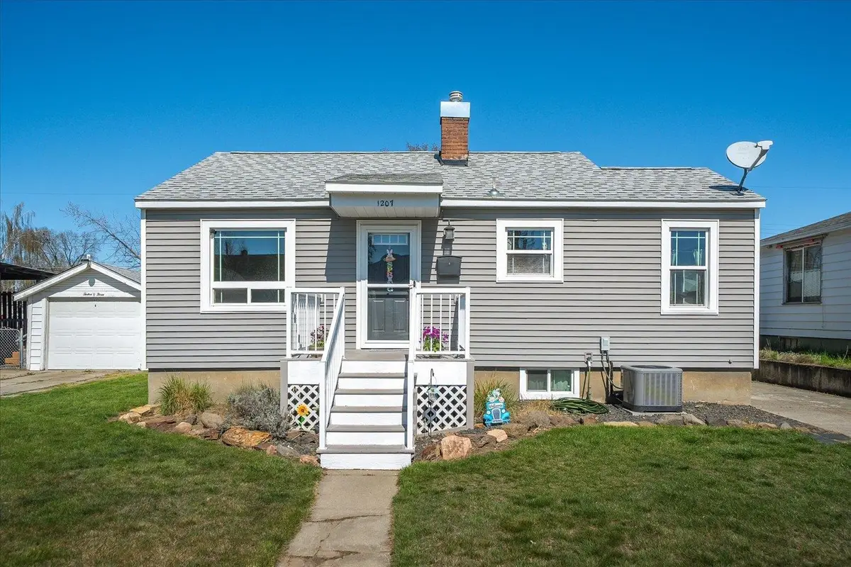 1207 E Providence Ave, Spokane, WA 99207 - #1