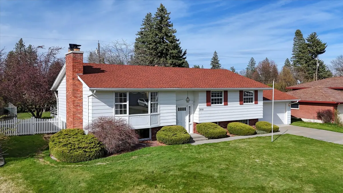 2016 W Courtland Ave, Spokane, WA 99205 - #1