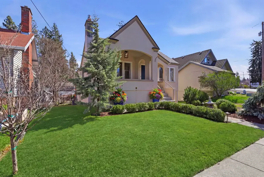 1317 S Grove St, Spokane, WA 99204 - #2