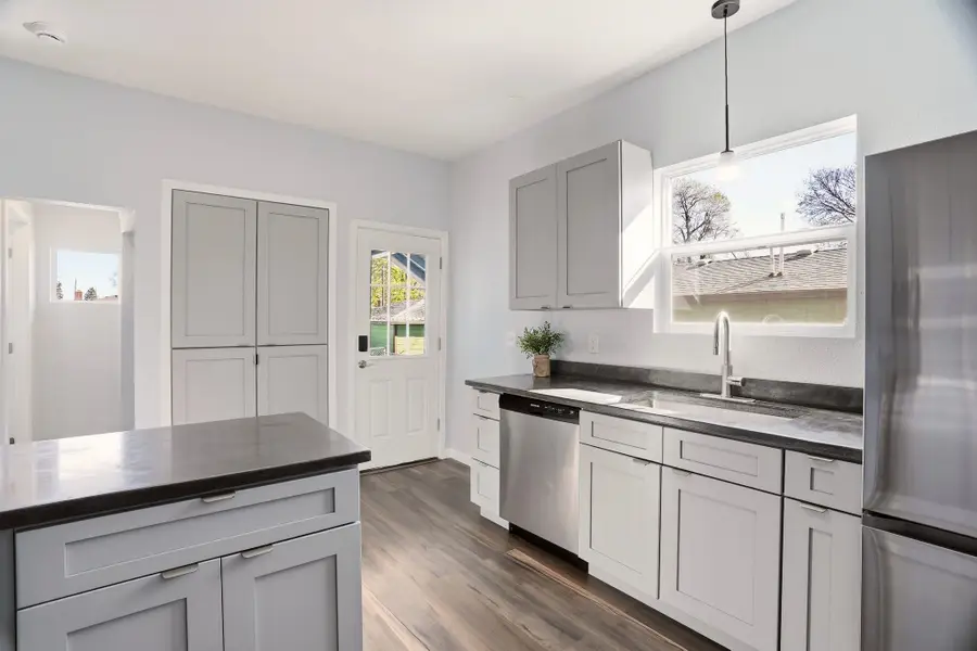 1407 E Crown Ave, Spokane, WA 99207 - #3