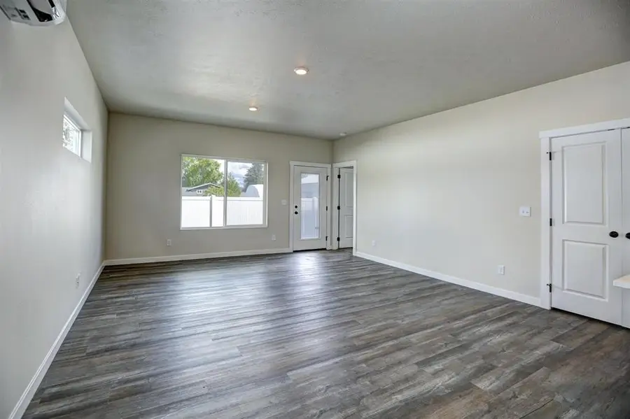 215 N Vercler Ln, Spokane Valley, WA 99216 - #3